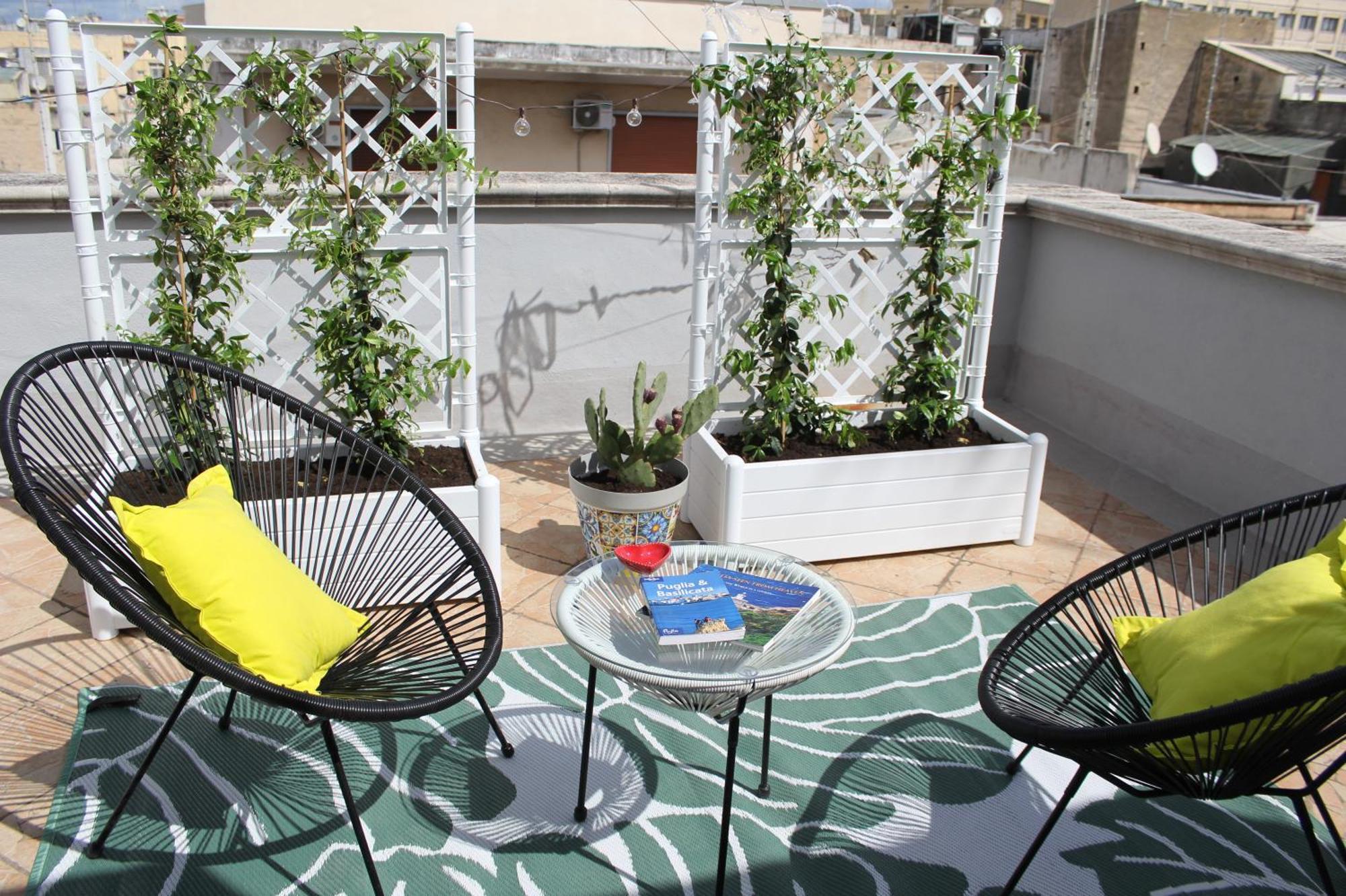 Rooftop Zahra Apartment バーリ エクステリア 写真